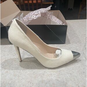 VS Angel Cap Toe Pump